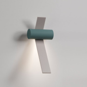 настенный светильник с цилиндрическим корпусом и горизонтальной декоративной планкой