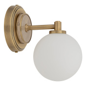 настенное бра с матовым шаровым стеклянным плафоном