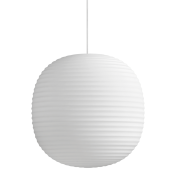 подвесной светильник с крупным шарообразным плафоном из белого матового стекла