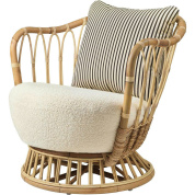 кресло для отдыха из ротанга с мягкой обивкой кремового оттенка