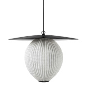 подвесной светильник сферической формы белого цвета