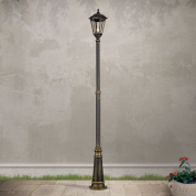 уличный опорный фонарь в классическом стиле с декоративной тумбой