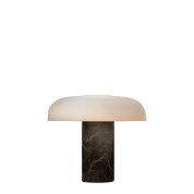 настольная лампа с цилиндрическим корпусом из темного камня и матовым плафоном