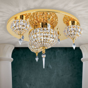 крупная потолочная композиционная люстра с несколькими кристальными чашами и золотистой основой