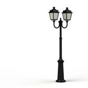 уличный фонарный столб с тремя плафонами в чёрном корпусе