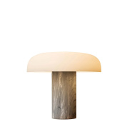 настольная лампа с широким абажуром на каменном основании теплого оттенка