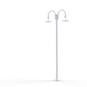 двухрожковый уличный фонарь с изогнутыми кронштейнами на белой опоре