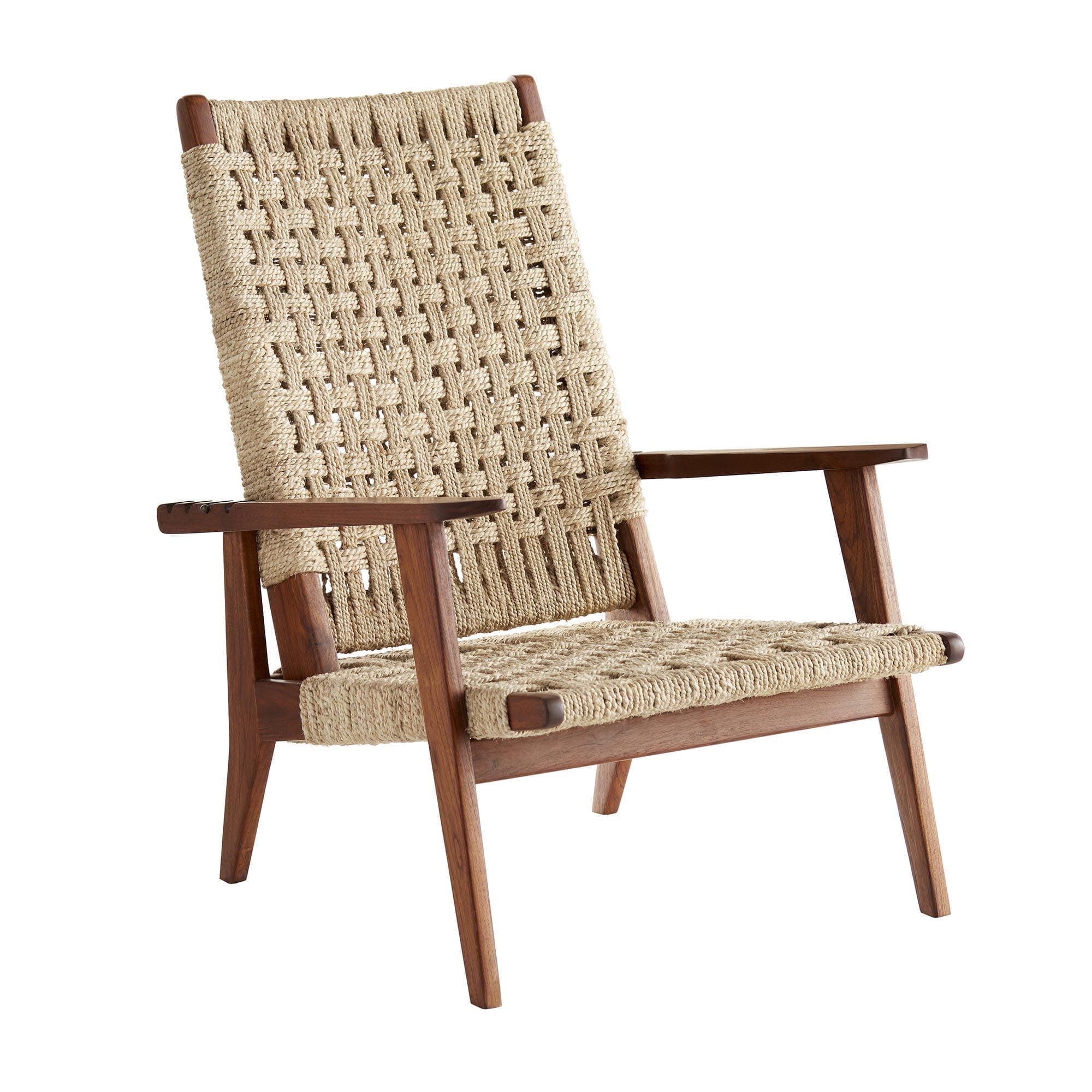 кресло для гостиной с деревянными подлокотниками