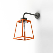 настенный светильник оранжевого цвета с цилиндрическим плафоном