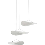 подвесная люстра с изогнутыми плафонами из белого материала