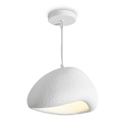 подвесной светильник с купольным корпусом из белого матового материала