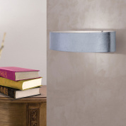 настенный светильник с прямоугольным корпусом и направленным вниз рассеивателем в матовом серебристом оттенке