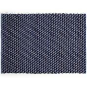 прямоугольный ковёр с мелким контрастным орнаментом в сине-белой гамме