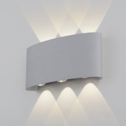 настенный архитектурный светильник с изогнутым корпусом и тремя источниками света направленными вниз