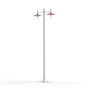 уличный фонарный столб с четырьмя рожками и белыми плафонами