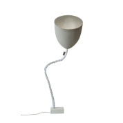 напольный светильник с чашеобразным плафоном и серебристым внутренним покрытием