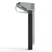 уличный фонарь на опоре с асимметричным плафоном серебристого цвета