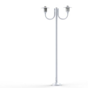 уличный фонарный столб белого цвета с тремя рожками