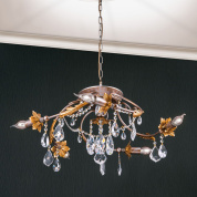 потолочная люстра с несколькими плафонами и подвесками из кристаллов в серебристо-золотом оформлении