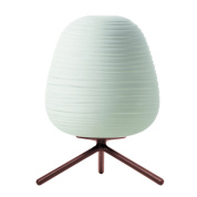 настольный светильник с куполообразным плафоном из матового стекла