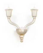 настенное бра с двумя стеклянными рожками на изогнутой латунной основе