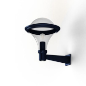 настенное бра с датчиком движения и полусферическим плафоном синего оттенка