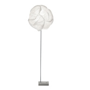 напольный светильник с абажуром в форме облака из ткани на квадратном основании