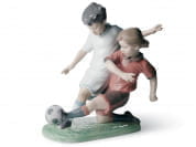 FAIR PLAY CHILDREN FOOTBALL Фарфоровый декоративный предмет Lladro 1008401