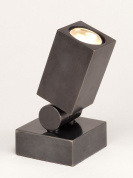 настольный светильник направленного света из бронзы с поворотным модулем