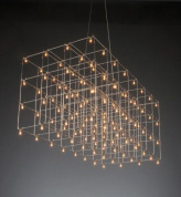 подвесной светильник с пространственной геометрической решетчатой конструкцией и множеством источников света