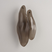 настенный светильник с декоративными изогнутыми плафонами органической формы