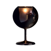 настольная лампа с затемнённым стеклянным абажуром бокальной формы на тонкой ножке