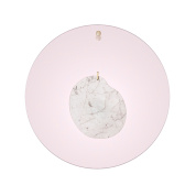 настенное бра с круглым корпусом и розовой подсветкой