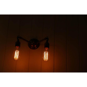 настенный светильник с двумя открытыми лампами на металлическом основании