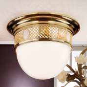 накладной потолочный светильник с опаловым шаровым плафоном и золотистой перфорированной оправой