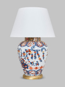 настольная лампа из глазурованной керамики с росписью Имари и золотыми деталями