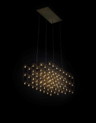 подвесной светильник прямоугольной формы с решетчатой конструкцией и множеством источников света