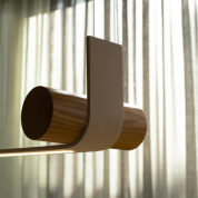 подвесной светильник с цилиндрическим элементом на вертикальной стойке