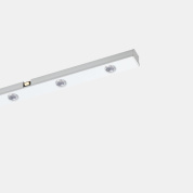 накладной линейный светильник с несколькими источниками света в вытянутом металлическом корпусе