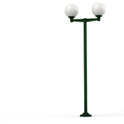 двухрожковый уличный фонарный столб с шарообразными плафонами