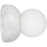 настенно-потолочный светильник с шаровым плафоном и основанием белого цвета