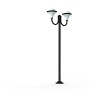 уличный фонарь с двумя рожками и матовыми плафонами на чёрной опоре