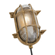 уличный настенный светильник с овальным корпусом и металлической защитной решёткой