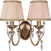 двухрожковое настенное бра с тканевыми абажурами и декоративными подвесами