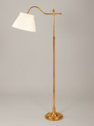 торшер с изогнутой шейкой и текстильным абажуром на латунной стойке