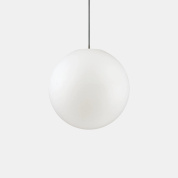подвесной светильник сферической формы из белого матового стекла для улицы