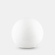 садовый торшер с белым сферическим плафоном для подсветки дорожек