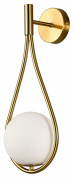 настенное бра с изогнутым держателем и шарообразным плафоном из матового стекла