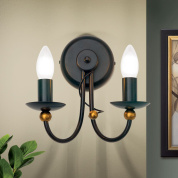 двухламповое настенное бра в античном стиле с витым кронштейном и свечными рожками