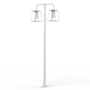 уличный фонарный столб с двойными плафонами белого цвета